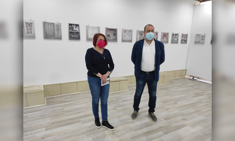 Expoziție etnografică de fotografii dedicată cămășilor tradiționale românești