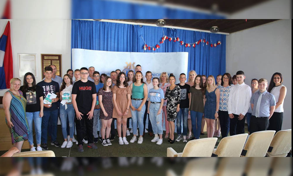 Festivitate pentru elevii cei mai merituoşi