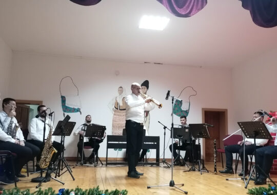 Tinerii au interpretat muzică populară românească