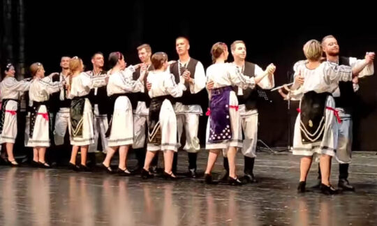 SCA „Veselia” din Glogoni s-a prezentat cu dansuri românești