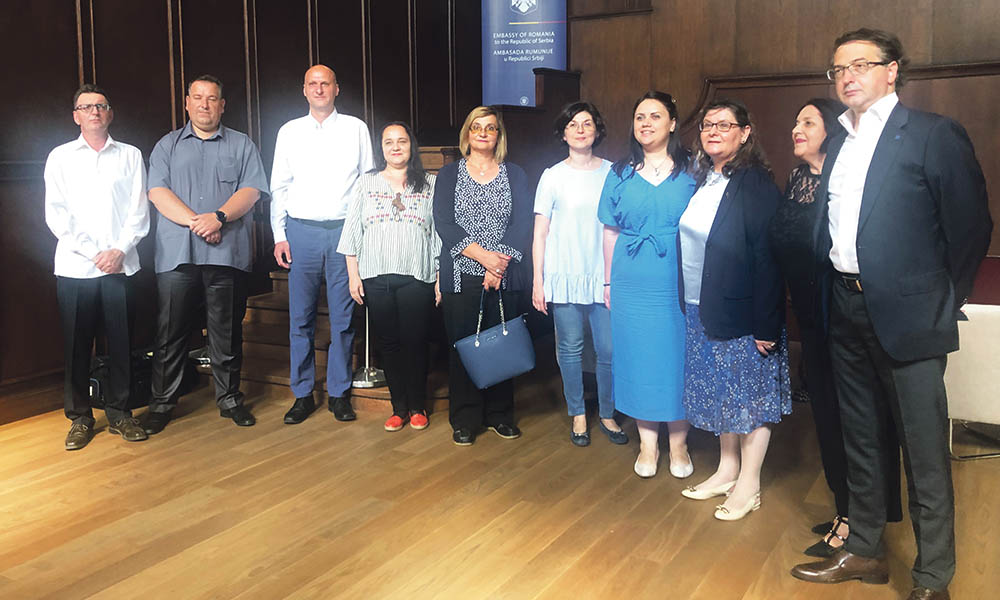 Consiliul Național Român acordă burse pentru sprijinirea învățământului în limba română