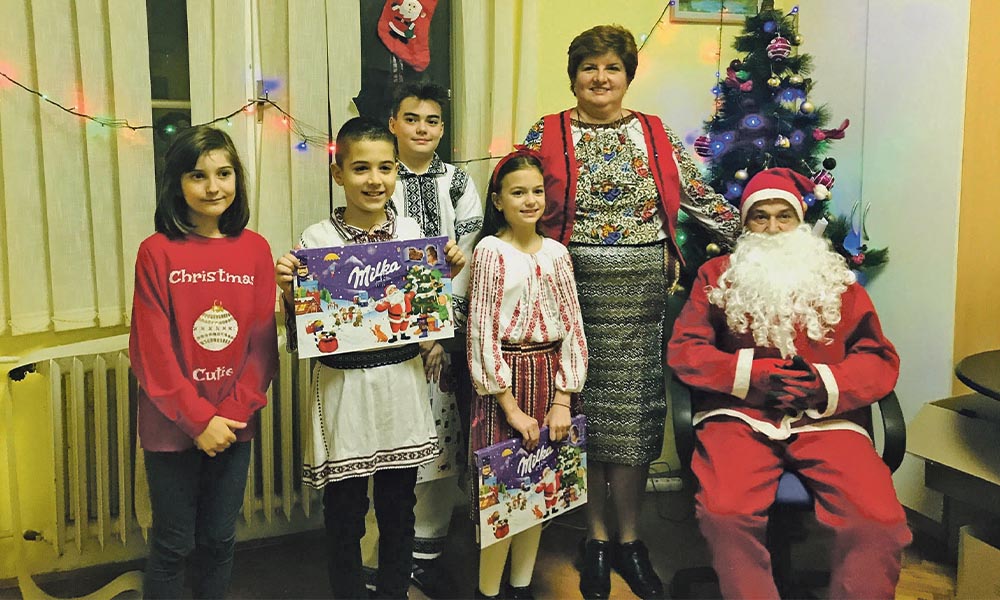 Bucurii şi pacheţele pentru copiii români din Novi Sad