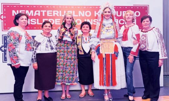 Tradiții românești păstrate cu sfințenie