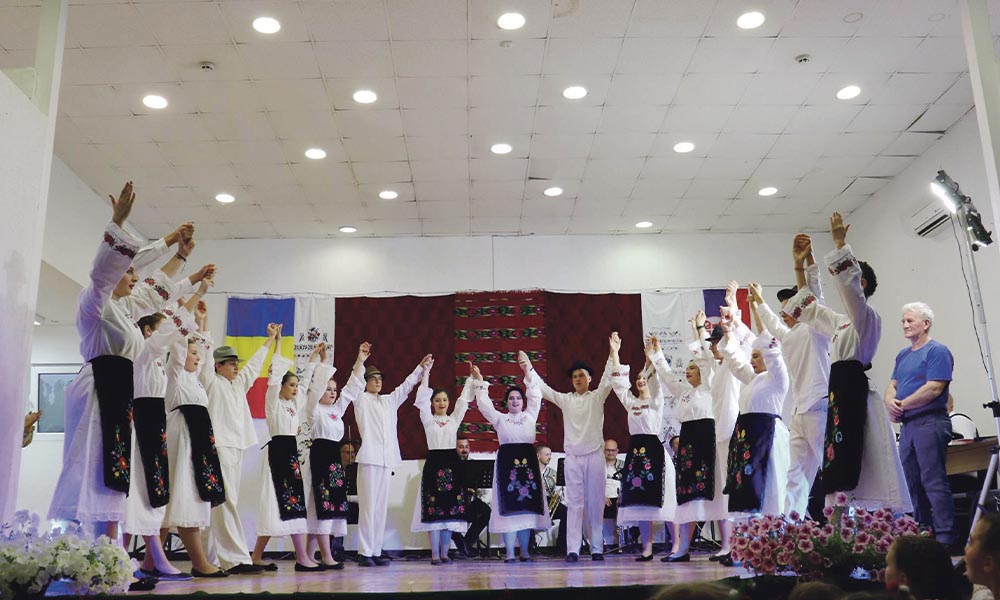 Folclorul românesc, unul dintre cele mai importante elemente tradiționale