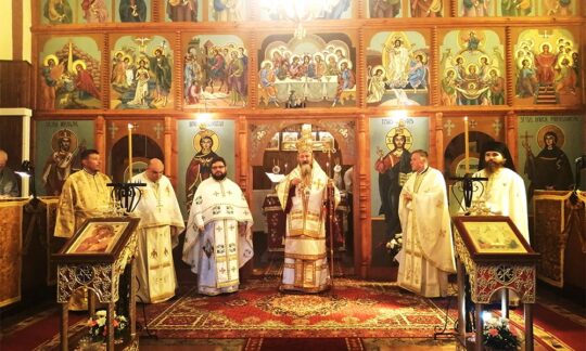 Preasfinția Sa Ieronim, Episcopul Daciei Felix, a săvârșit Sfânta Liturghie Arhierească la biserica din Sân-Ianăș