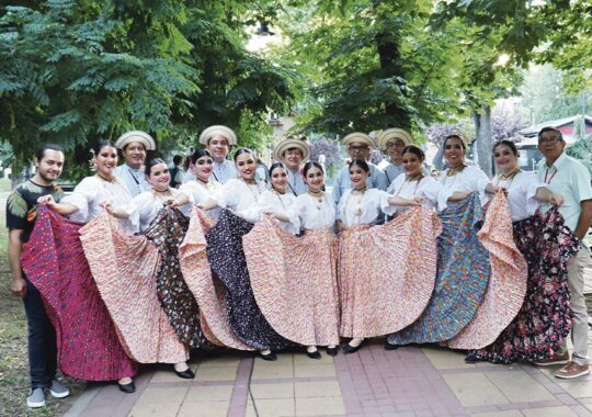 Cultura panameză, o sursă de farmec și culori la Festivalul „Coroana vârşeţeană” (I)