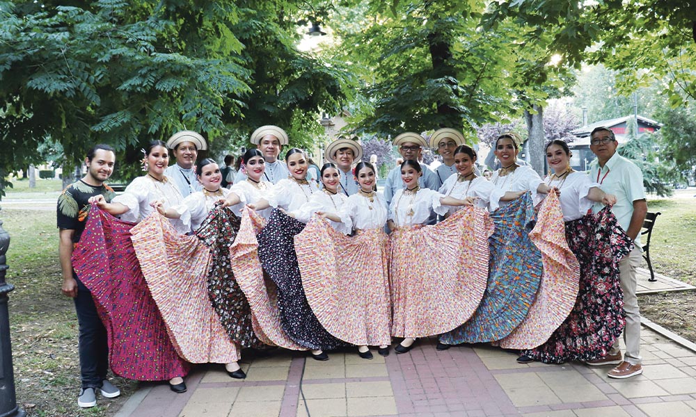 Cultura panameză, o sursă de farmec și culori la Festivalul „Coroana vârşeţeană” (I)