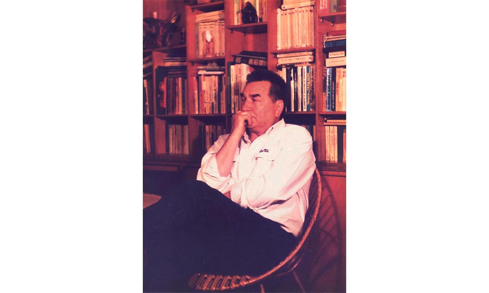 Poetul, dramaturgul și gazetarul Coman Șova a împlinit 90 de ani